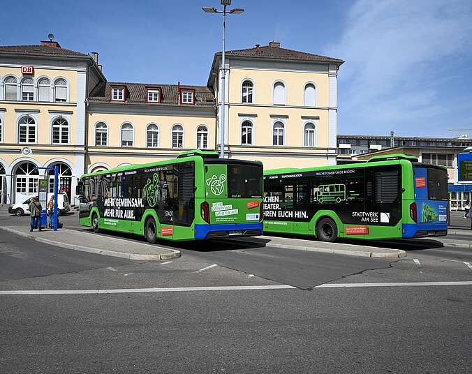 Busse vor dem Stadtbahnhof. (Foto: SWSee)