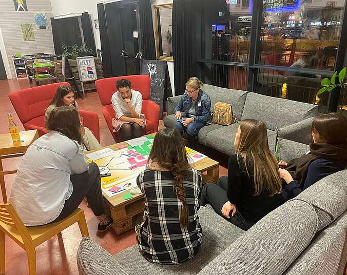 Jugendliche beim Workshop (Foto: Landratsamt Bodenseekreis)