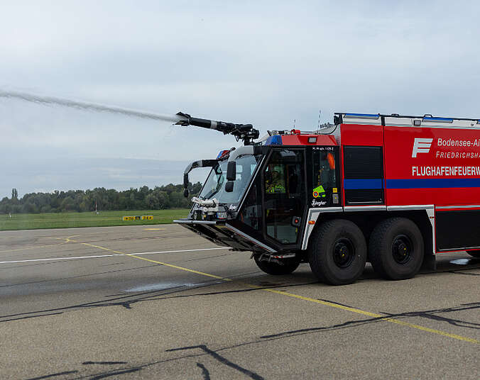 Flughafenlöschfahrzeug (Foto: Flughafen Friedrichshafen GmbH)